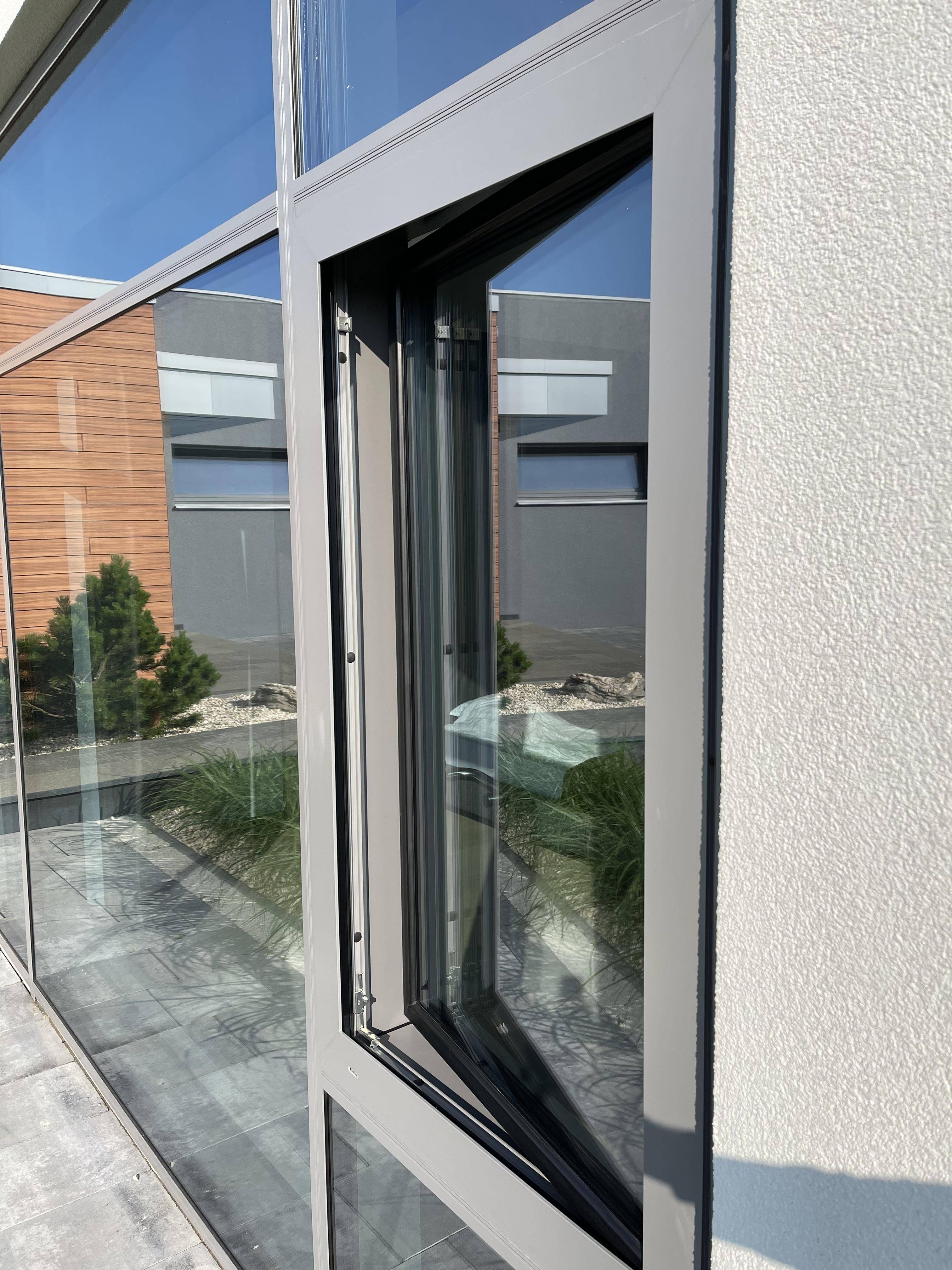 Окно со скрытой створкой ALT W72 HS в фасаде, цвет DB702 категория Окна